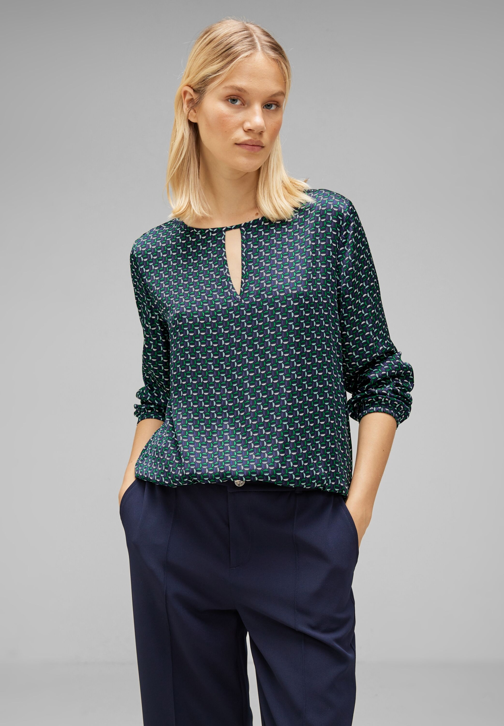 green Printed | A344194-35245-40 | cut 40 | out gentle w satinblouse