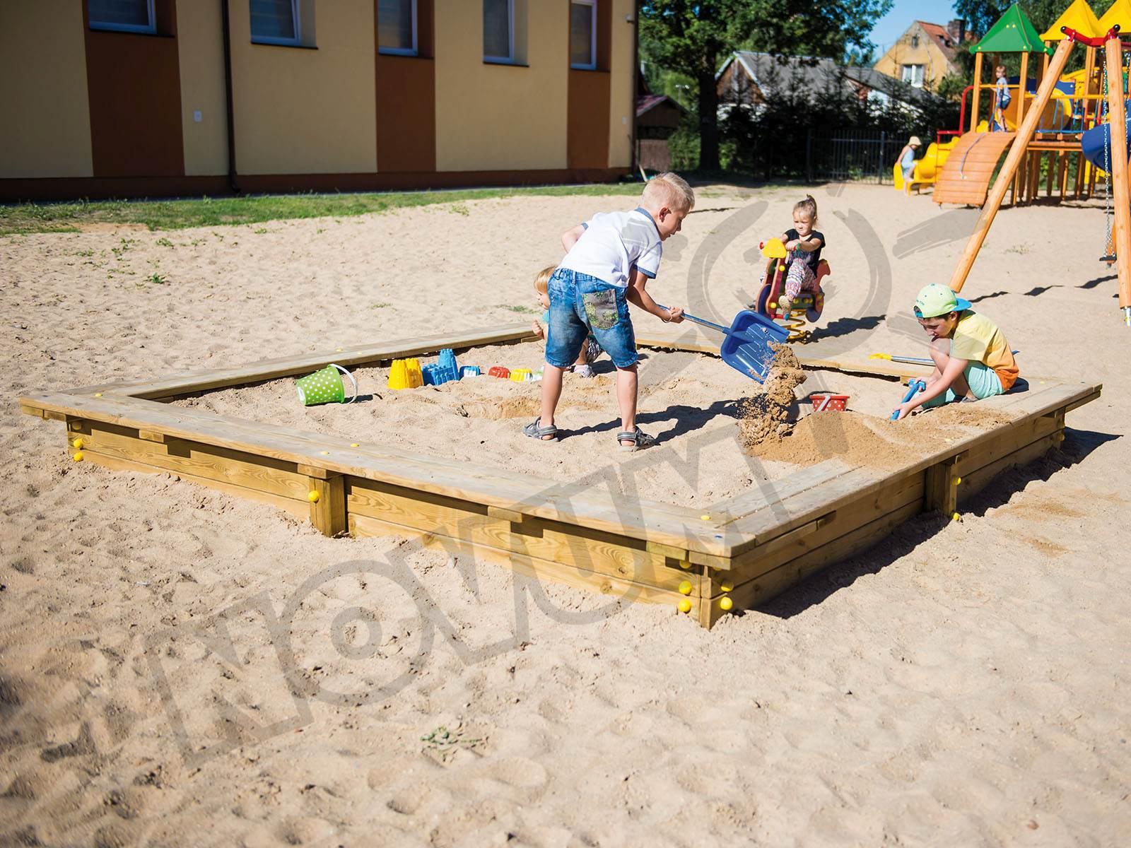 Sandkasten aus Brettern 3x3m