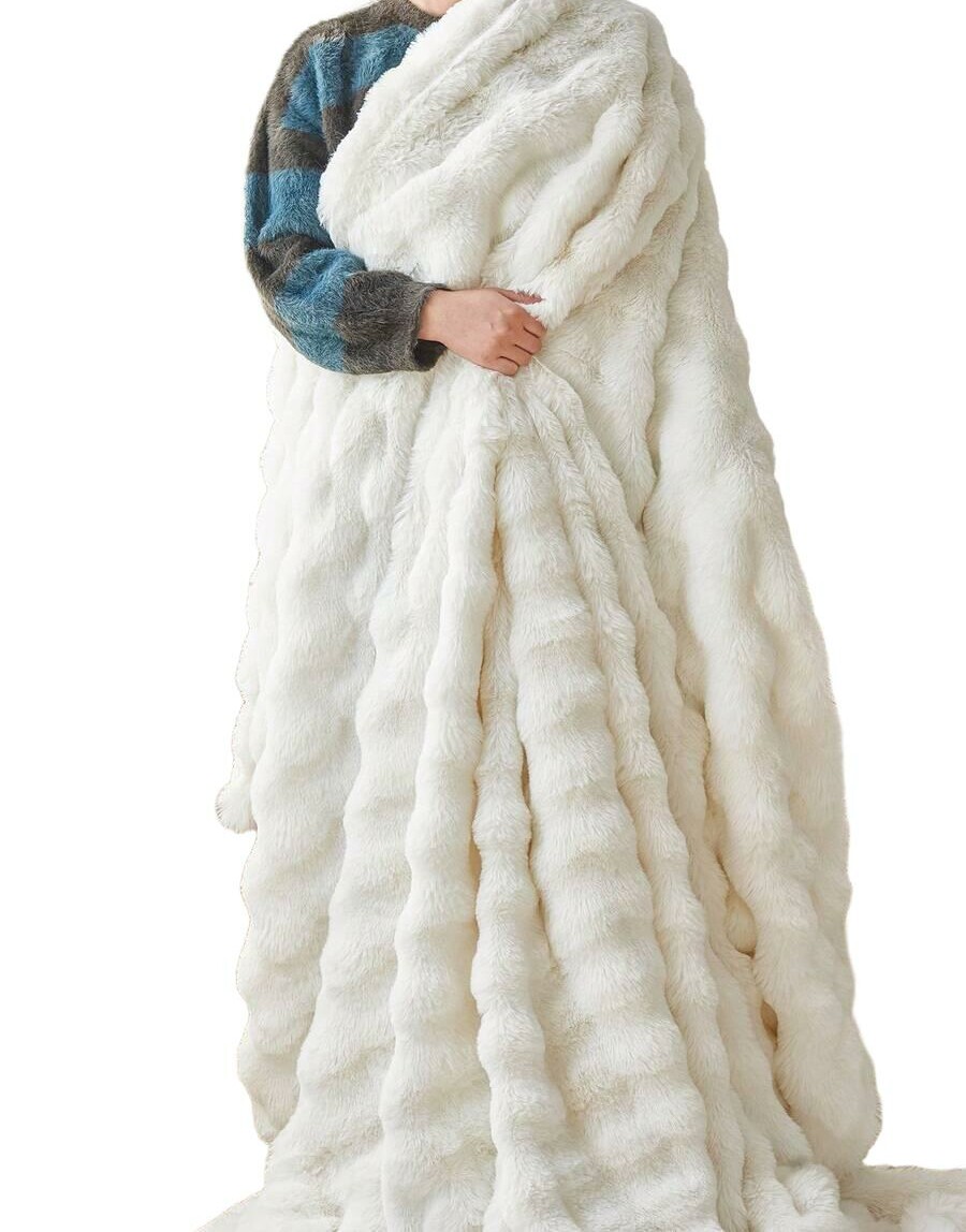 SHEIN BIAŁY KOC MIŚ S07__152X203