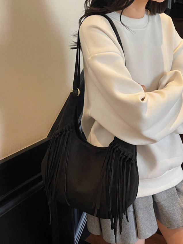 SHEIN CZARNA TOREBKA NA RAMIĘ FRĘDZLE S07__32X20