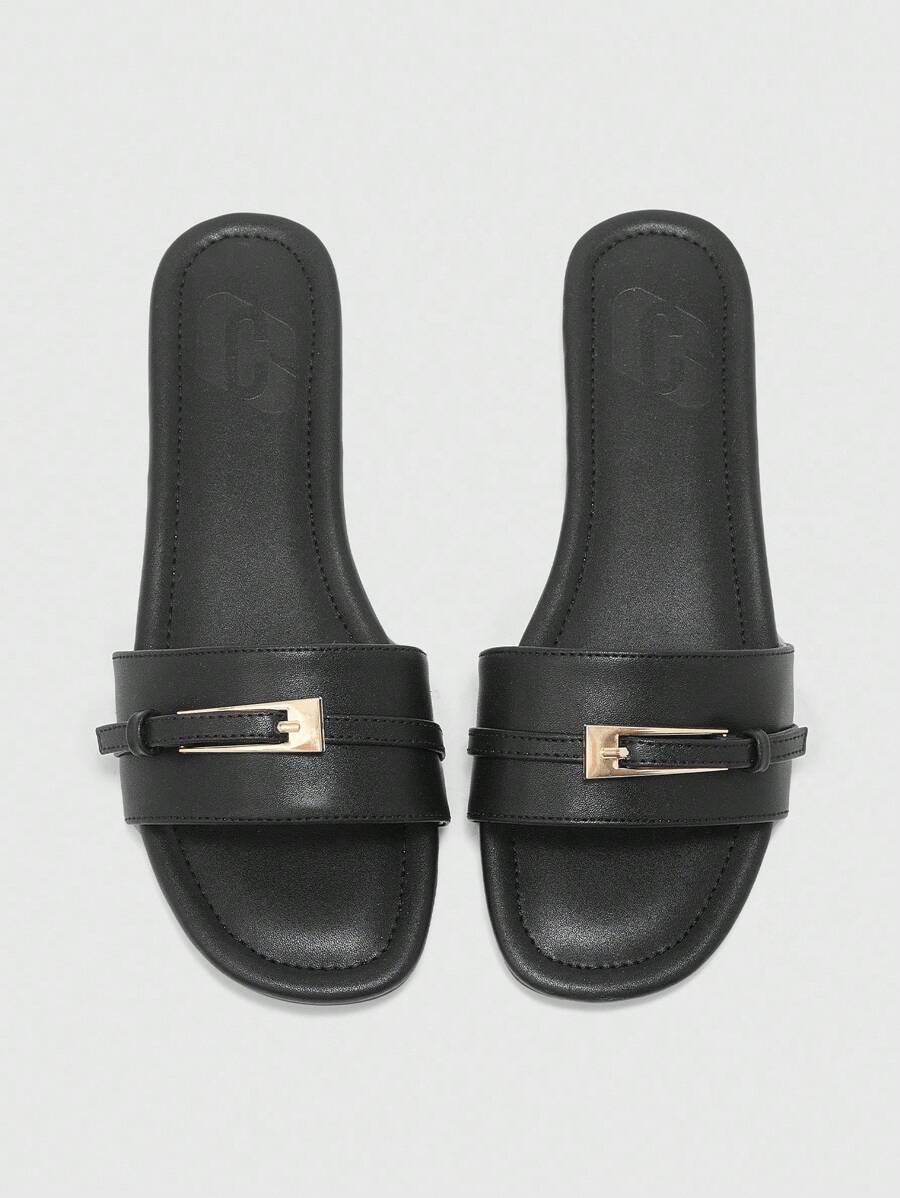 CUCCOO CZARNE KLAPKI ZDOBIENIE