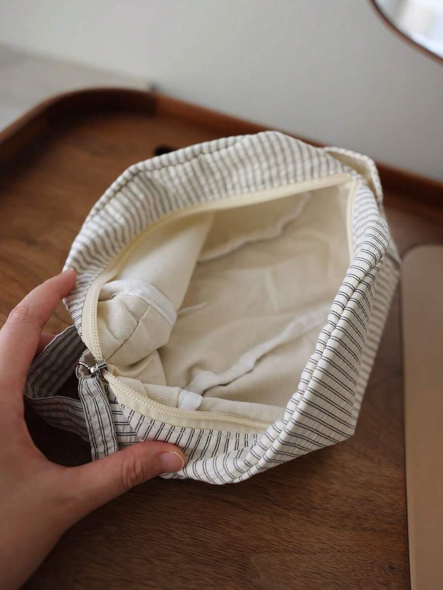SHEIN KOSMETYCZKA W PASKI S07