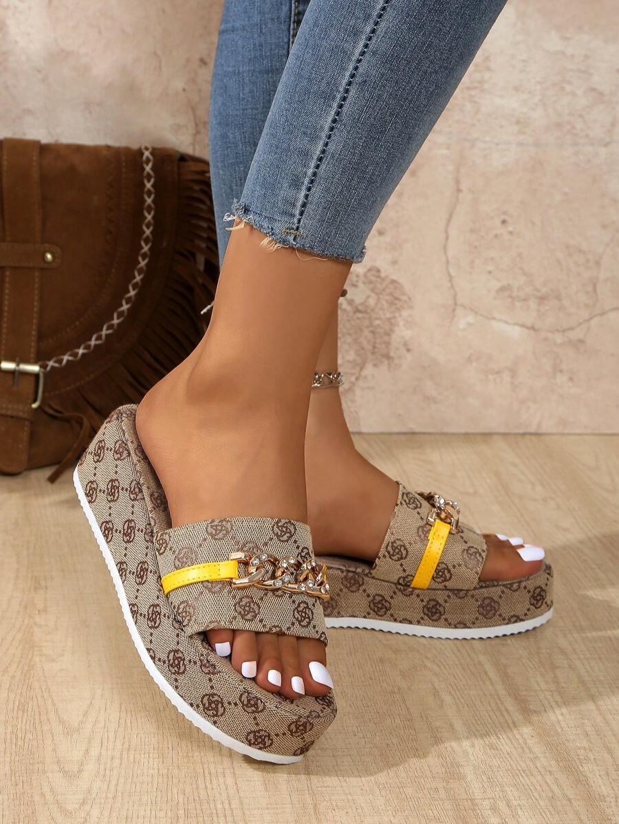 SHEIN BRĄZOWE KLAPKI NA KOTURNIE WZÓR ŁAŃCUCH S06__39
