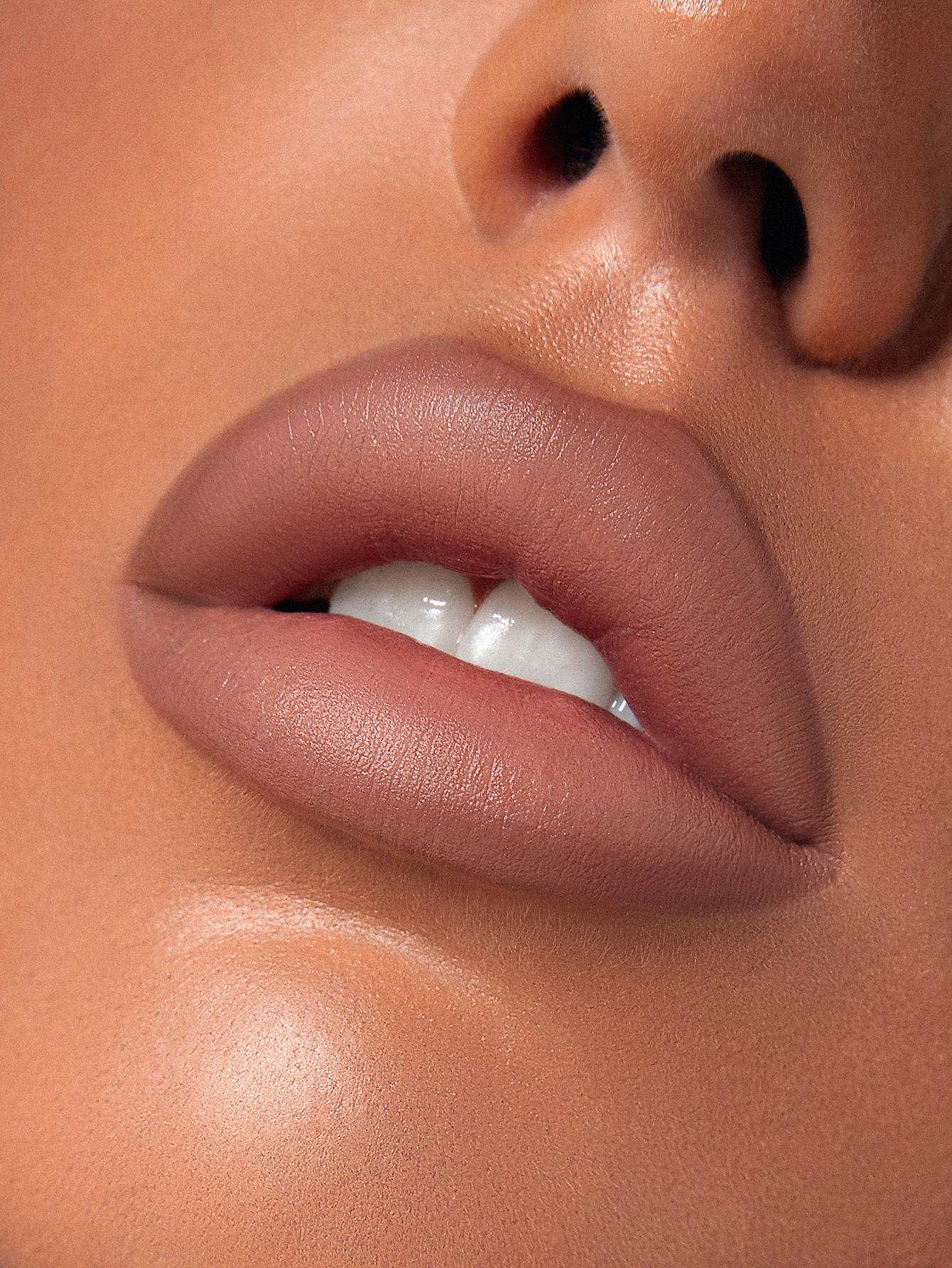 SHEIN POMADKA KONTURÓWKA 2W1 SOFT CHAI