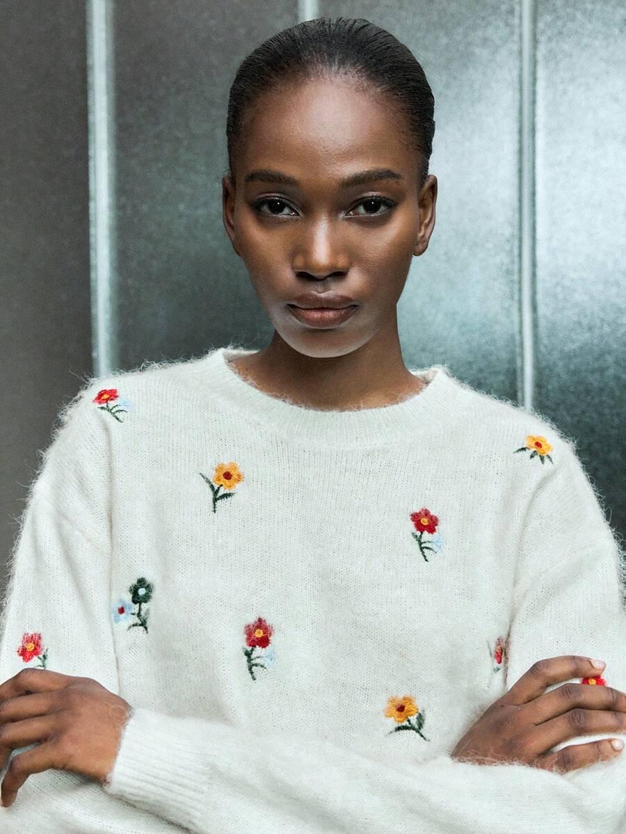 SHEIN KREMOWY SWETER KWIATY S06__L