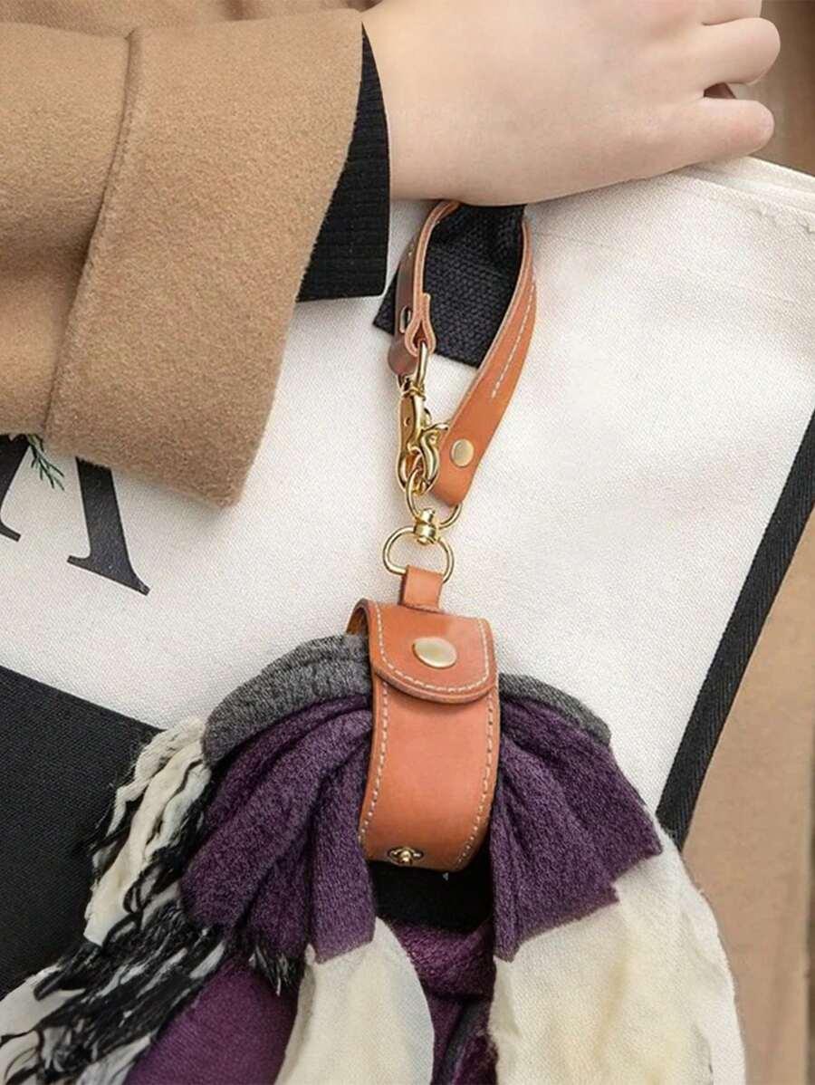 SHEIN BRĄZOWY BRELOK Z KLIPSEM S07__