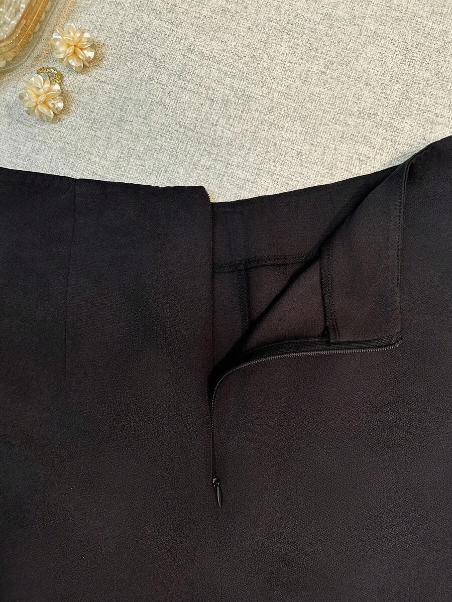 SHEIN CZARNE SPODENKI ZAMEK S09__M