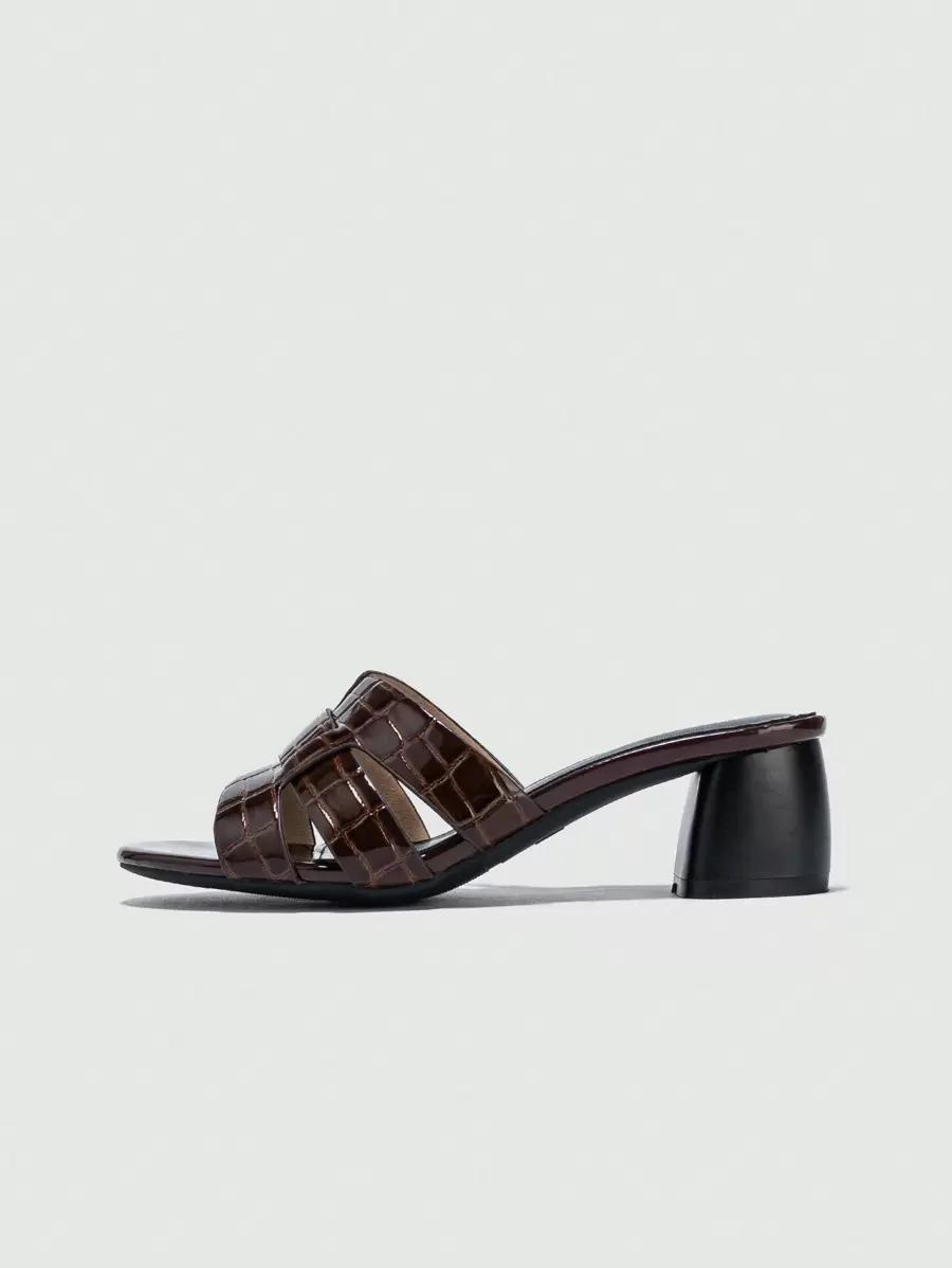 SHEIN BRĄZOWE KLAPKI OBCAS S06__38