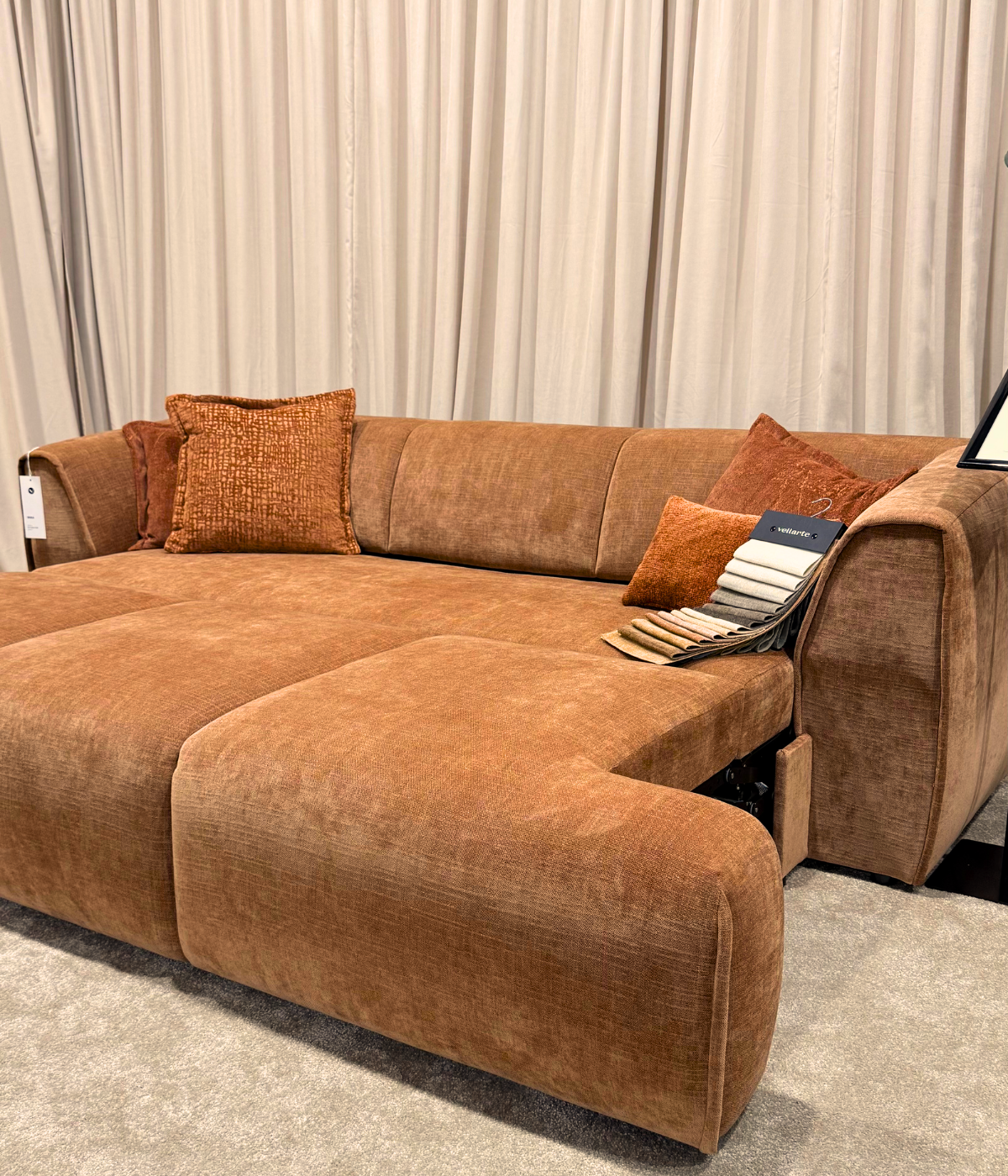 Rozłożona kanapa Maia podczas Targów Warsaw Home Furniture Expo