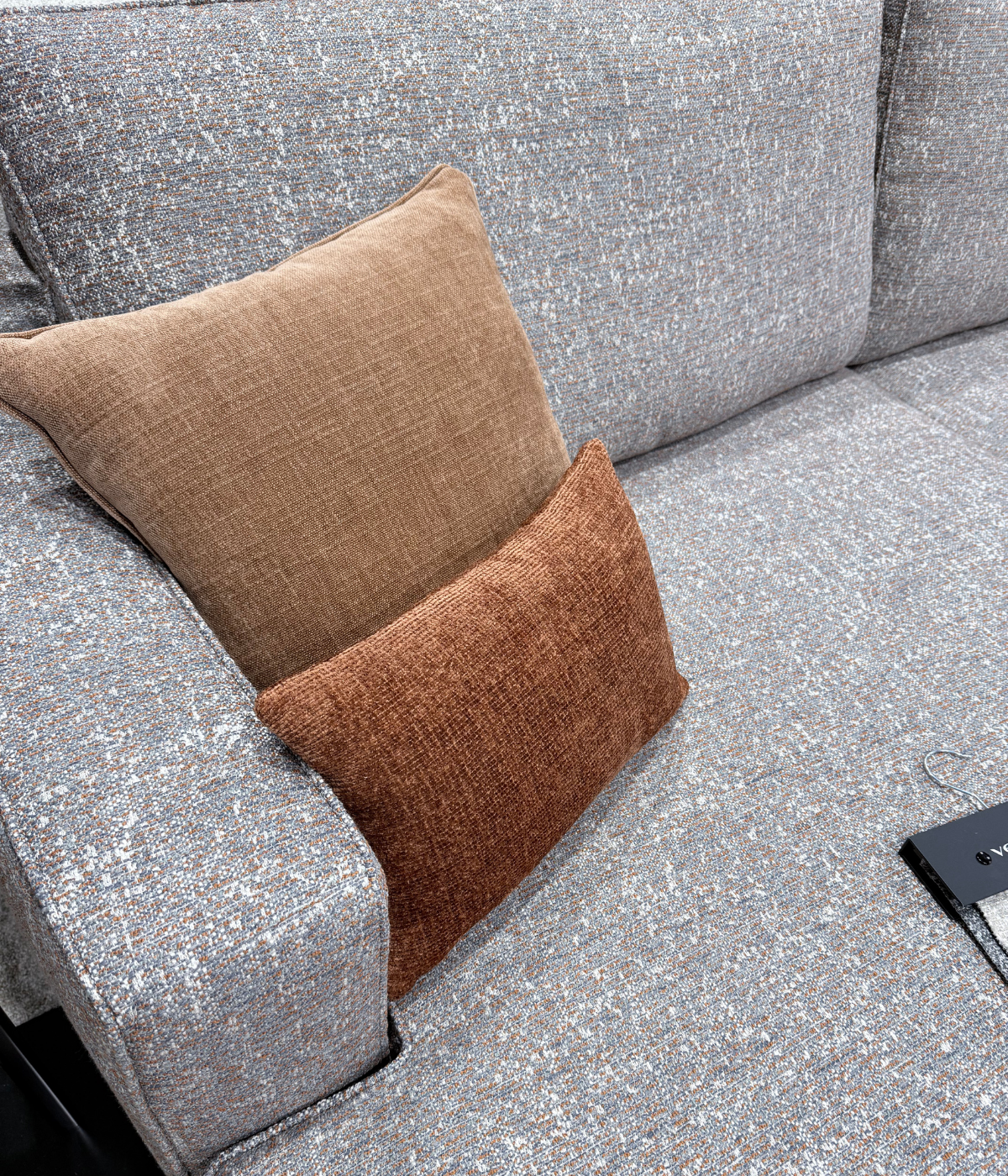 Detale tkaniny i poduszek Edyty z wystawy na targach Warsaw Furniture Expo