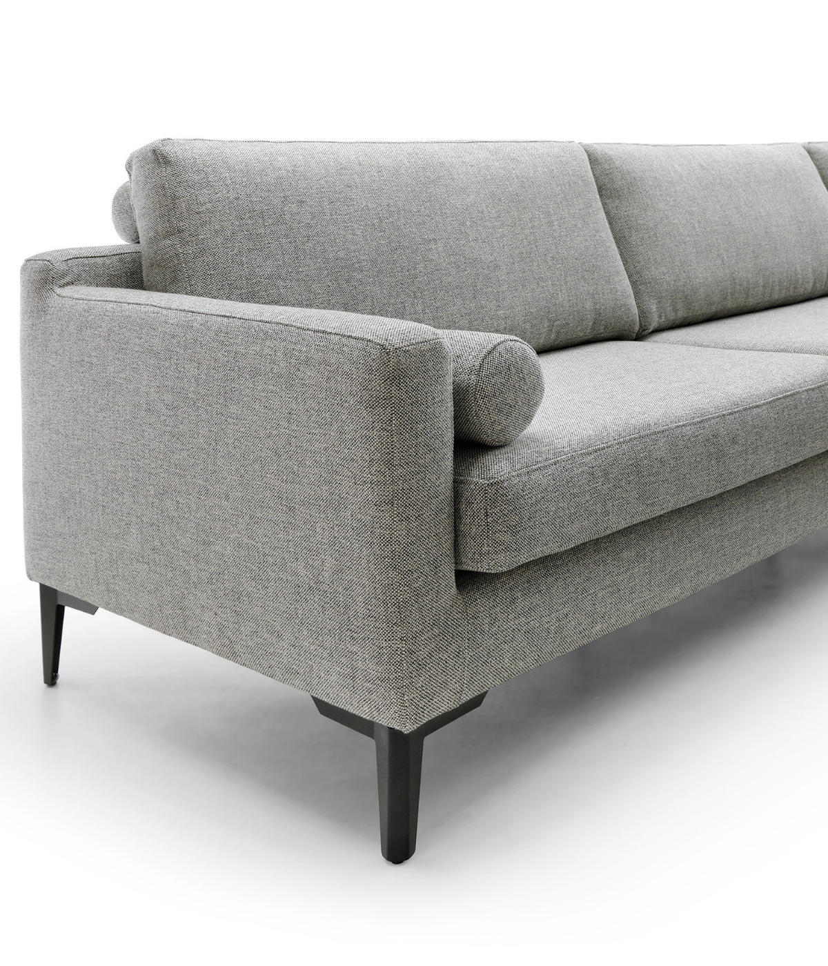 Ujęcie detali nóg kanapy Alabama