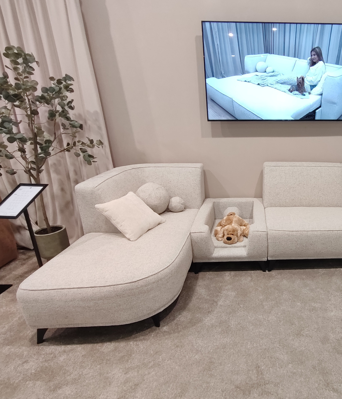 Narożnik z kolekcji Naomi podczas targów Warsaw Home Furniture Expo