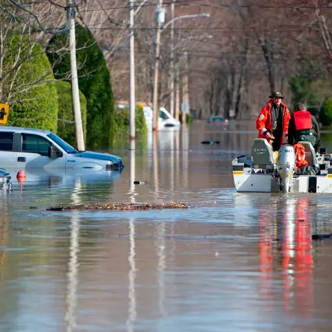 photo - flooding - boat and law enforcement - Canada