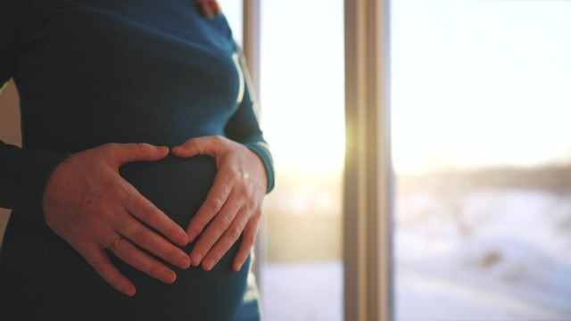 woman pregnant.