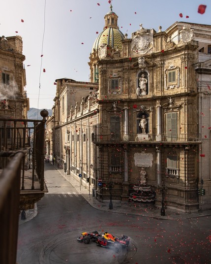 Doughnuts on the streets of Palermo -- Max in the RB7.