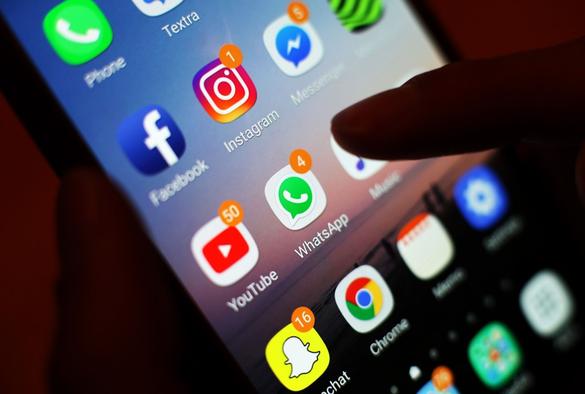 Die EU will Anbieter von Chatprogrammen dazu verpflichten, einen KI-Filter in ihre Apps zu integrieren.