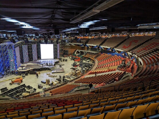 rusztowania sceny IEM Katowice w Spodku, widok z boku
