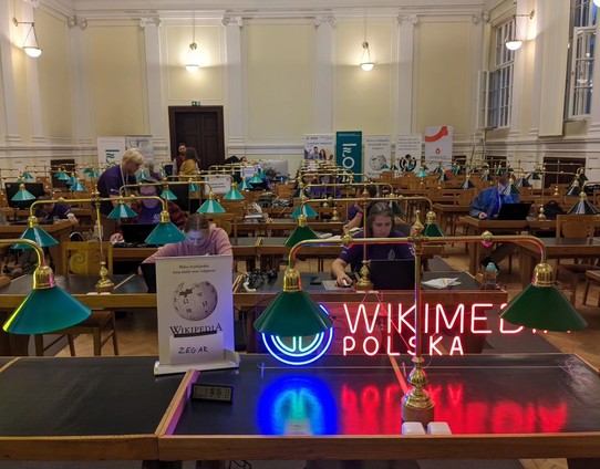 Stara czytelnia na Koszykowej i uczestnicy projektu.
