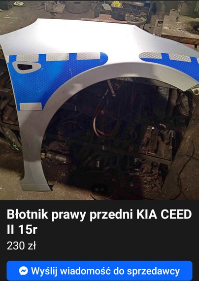 Ogłoszenie na OLX: "Błotnik prawy przedni KIA CEED II 15r - 230 zł" Na zdjęciu rzeczywiście błotnik prawy przedni do Kii Ceed, ale z naklejkami odblaskowymi jakie można znaleźć na radiowozach