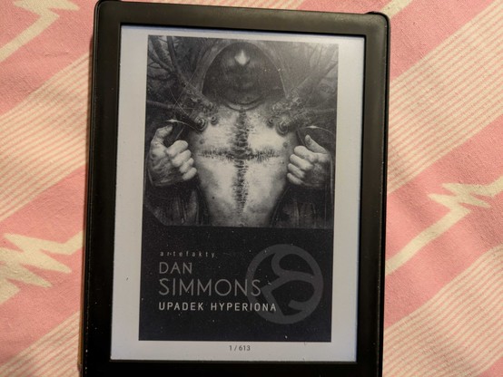 Okładka e-booka "Upadek Hyperiona" Dana Simmonsa. E-book ma 613 stron.

