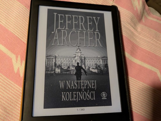 Okładka e-booka "W następnej kolejności" Jeffreya Archera. E-book ma 343 strony.