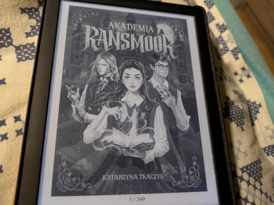 Okładka e-booka "Akademia Ransmoor" autorstwa Katarzyny Tkaczyk. E-book ma 249 stron