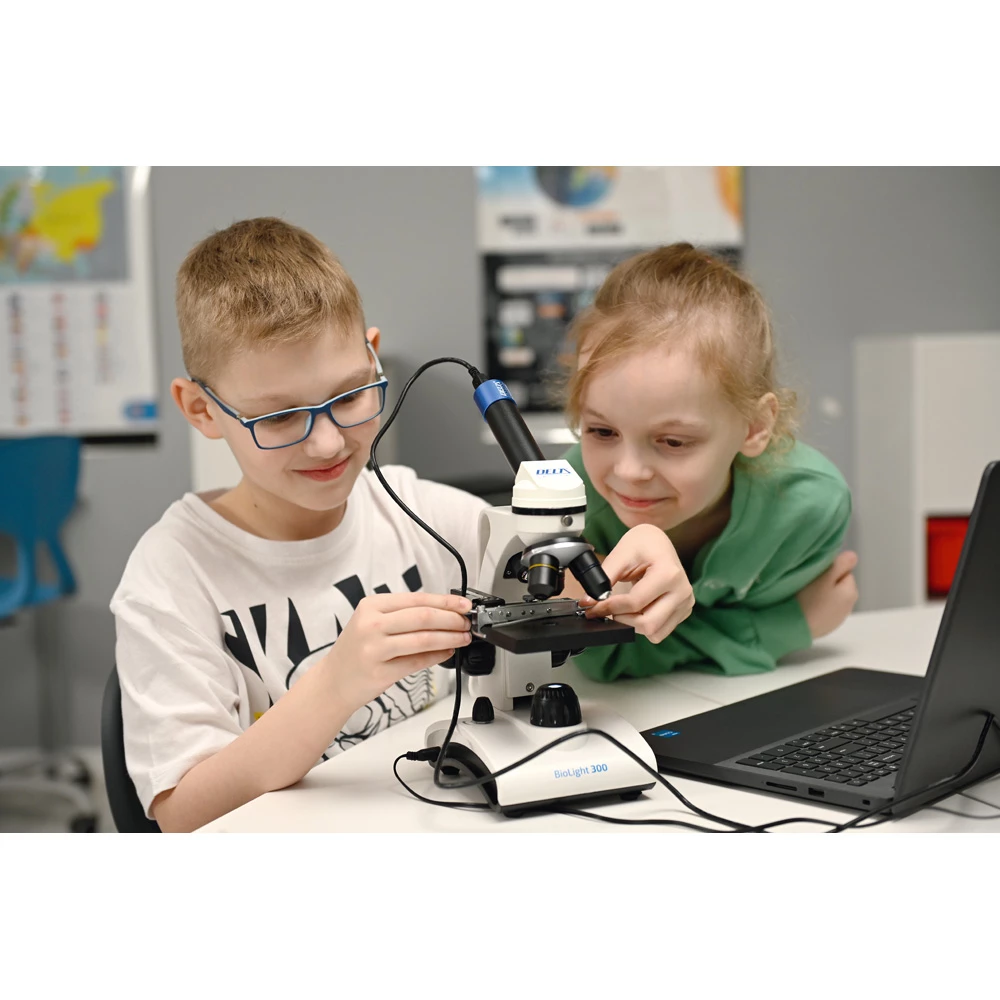 Zdjęcie mikroskopu dla ucznia