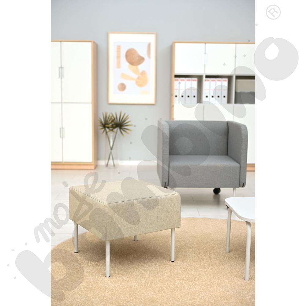 Pufa Versa 50x50 cm z plastikowymi stopkami, stelaż jasnoszary, tkanina RO37