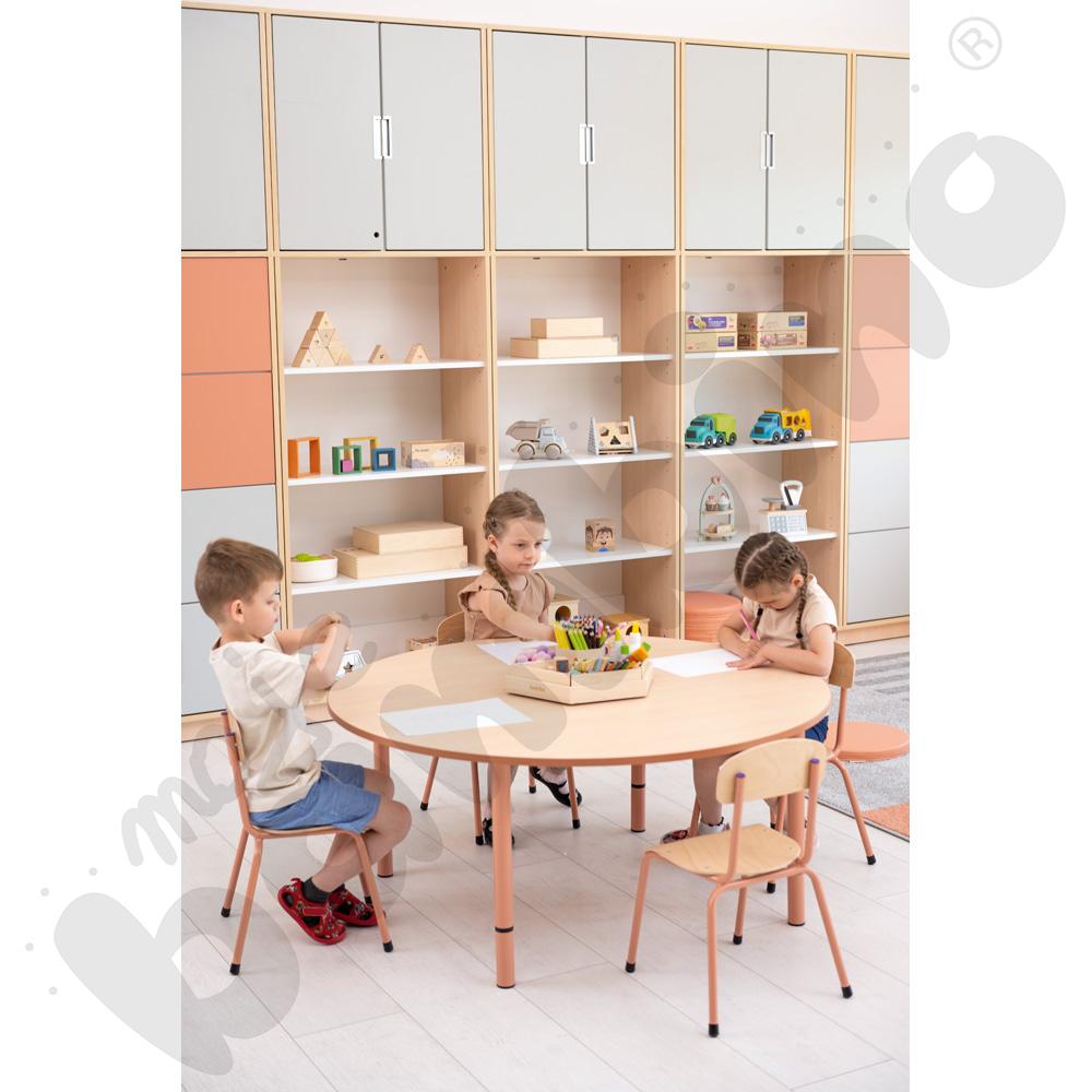 Stół Quadro z reg. wys. okrągły z łososiowym obrzeżem z 4 krzesłami Bambino łososiowymi, rozm. 2