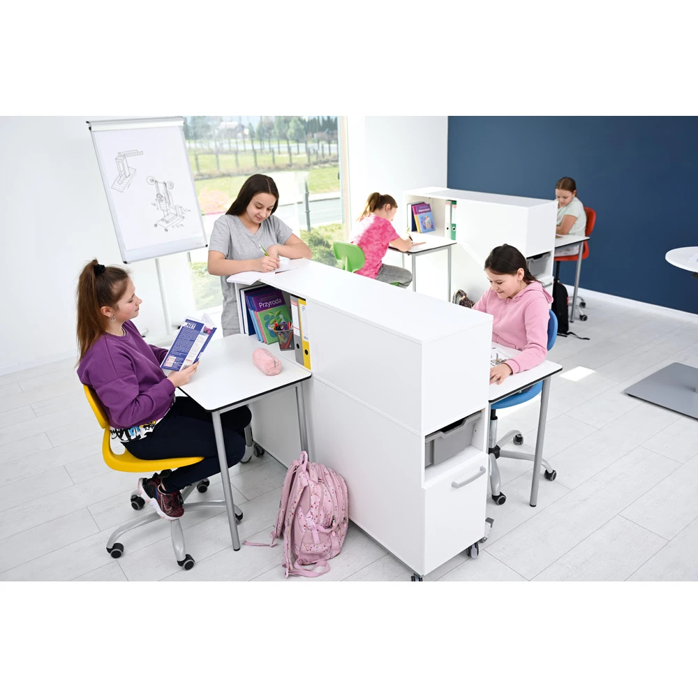 Zdjęcie krzeseł obrotowych w szkole