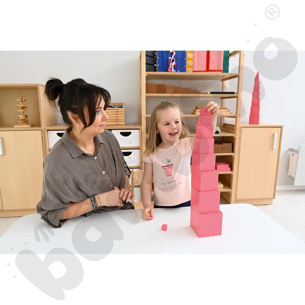 Różowa wieża Montessori