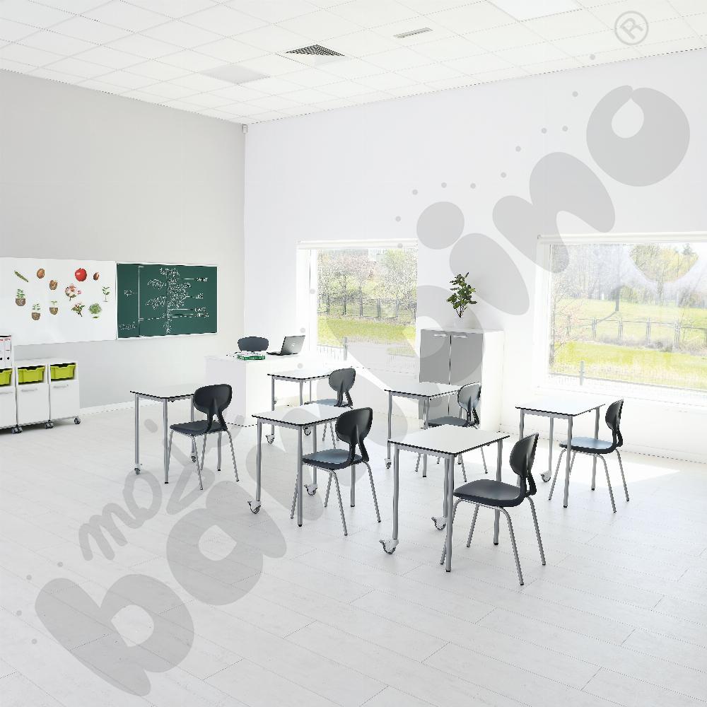 Sala szkolna z mobilnymi stołami easyMoove