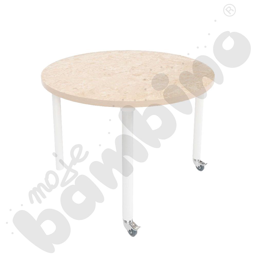 Stół Marcus śr. 90 cm, rozm. 4, nogi drewniane białe z 2 kółkami, blat cichy beżowy, obrzeże ABS