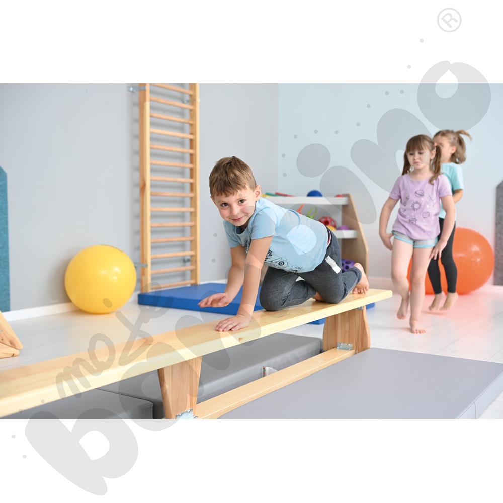 Ławka gimnastyczna 3 m - nogi drewniane Ławka gimnastyczna 3 m - nogi drewniane