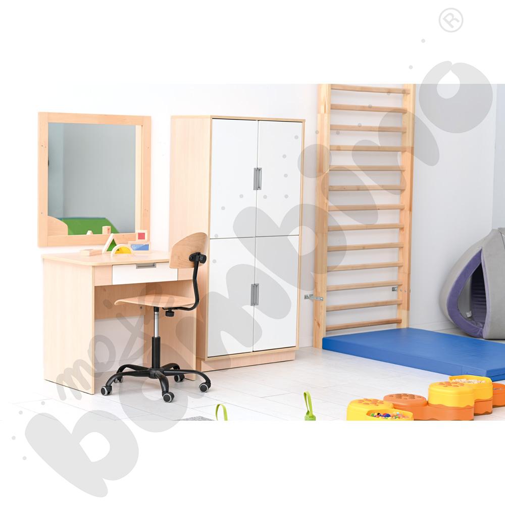 Quadro - biurko z szeroką szufladą - białe, skrzynia klon jasny Quadro - biurko z szeroką szufladą - białe, skrzynia klon jasny