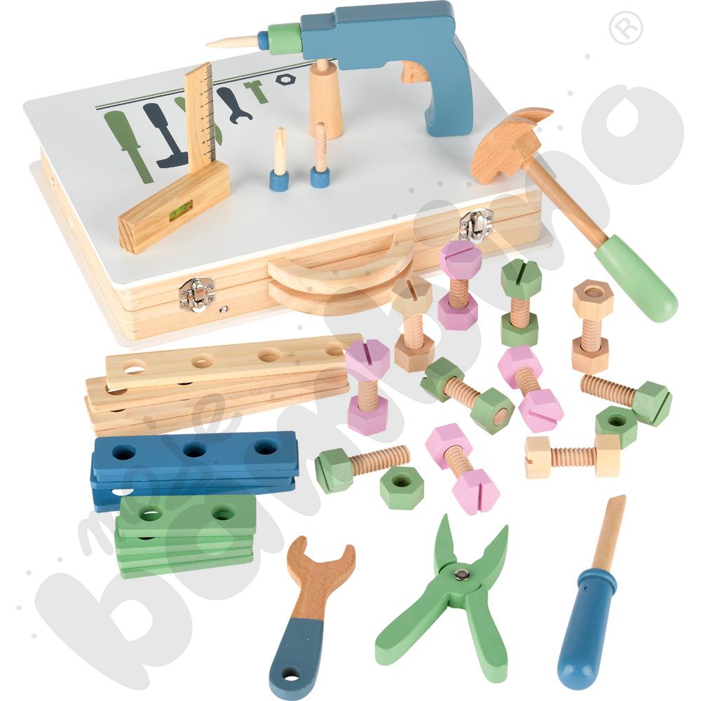 Drewniana skrzynka z narzędziami