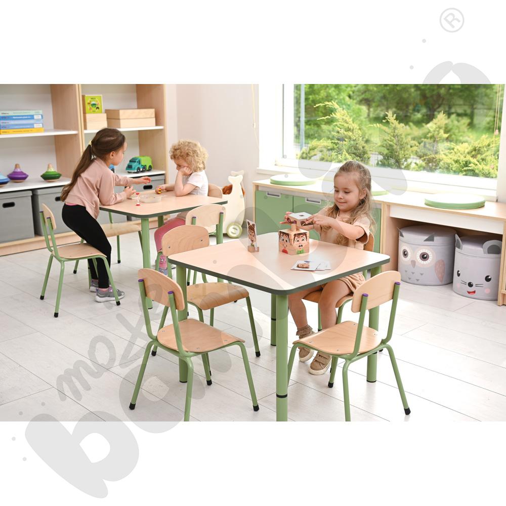 Stół Quadro z reg. wys. kwadratowy z oliwkowym obrzeżem z 4 krzesłami Bambino oliwkowymi, rozm. 2