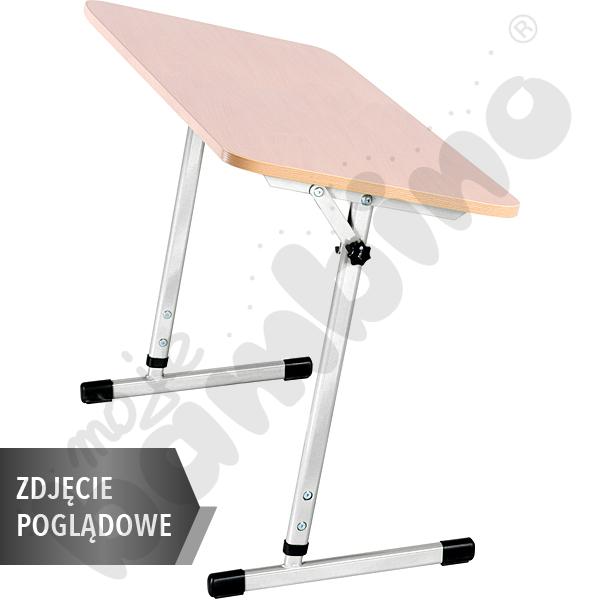 Stół T pochyły 100x50 rozm. 5-6, 1os., stelaż czerwony, blat biały, obrzeże ABS, narożniki proste