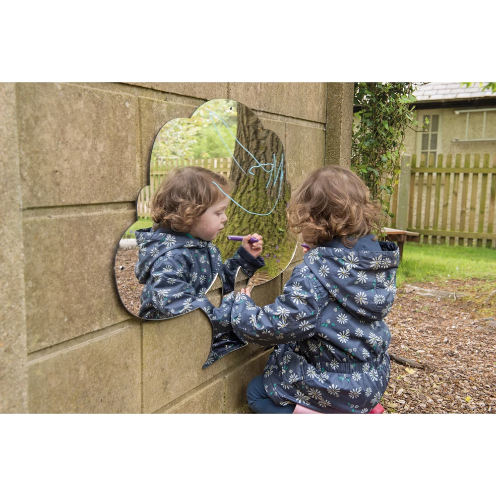 Zdjęcie tablic edukacyjnych na plac zabaw