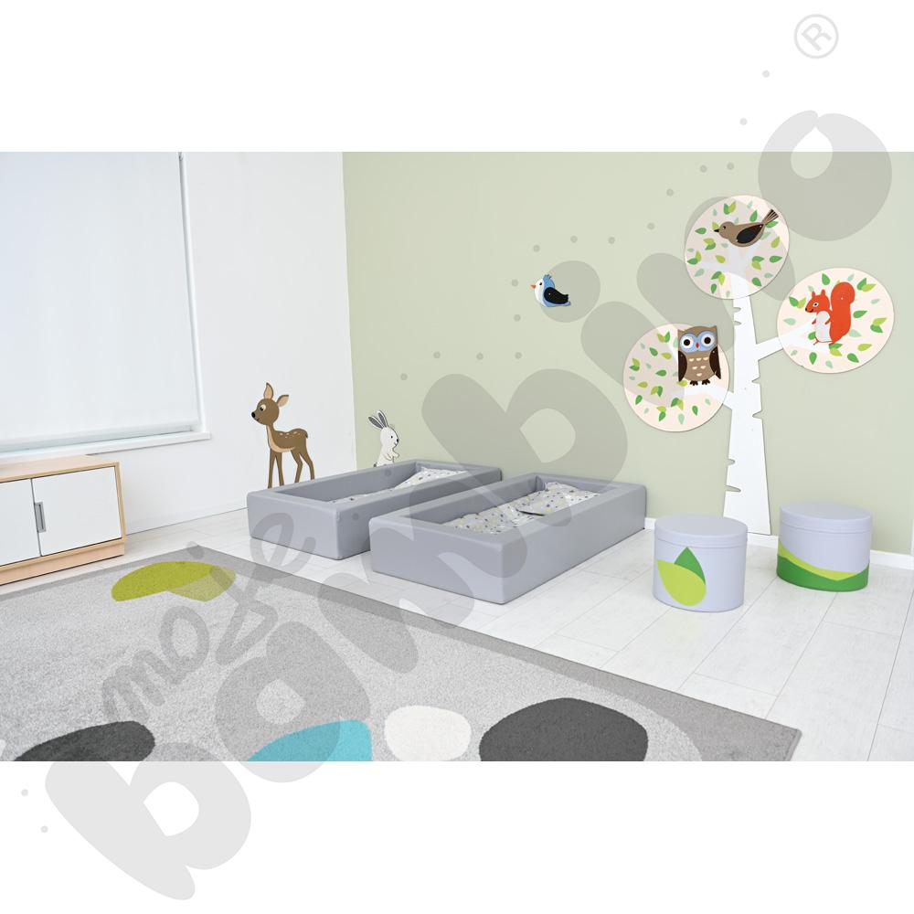 Szare łóżeczko piankowe z materacem