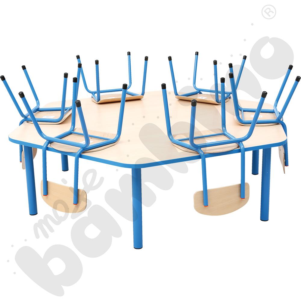 Stół Bambino sześciokątny z niebieskim obrzeżem z 6 krzesłami Bambino niebieskimi , rozm. 1