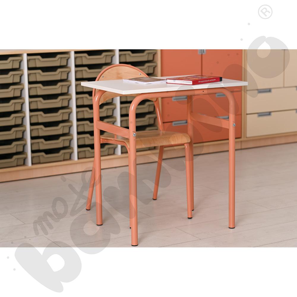 Stół Daniel 70x50 rozm. 6, 1-os., stelaż łososiowy, blat biały, obrzeże ABS, narożniki proste Stół Daniel 70x50 rozm. 6, 1-os., stelaż łososiowy, blat biały, obrzeże ABS, narożniki proste