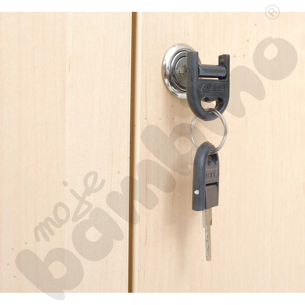 Szafka Flexi-TJ D szeroka na cokole, drzwiczki z zamkiem, klon jasny Szafka Flexi-TJ D szeroka na cokole, drzwiczki z zamkiem, klon jasny