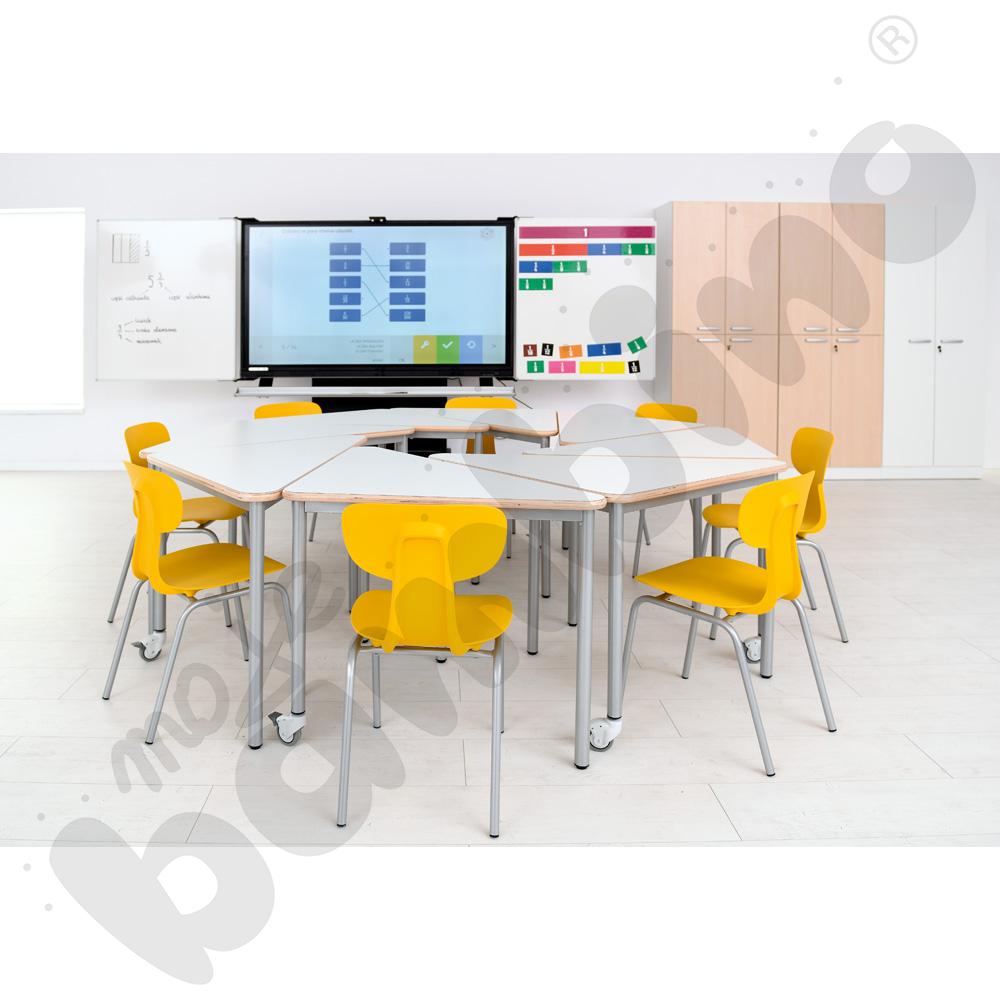 Stół Mila trójkątny 90x90x122, blat HPL biały, narożniki zaokrąglone, rozm. 6 z kółkiem