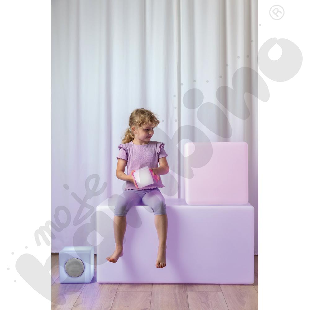 Lampa LED - sześcian z głośnikiem