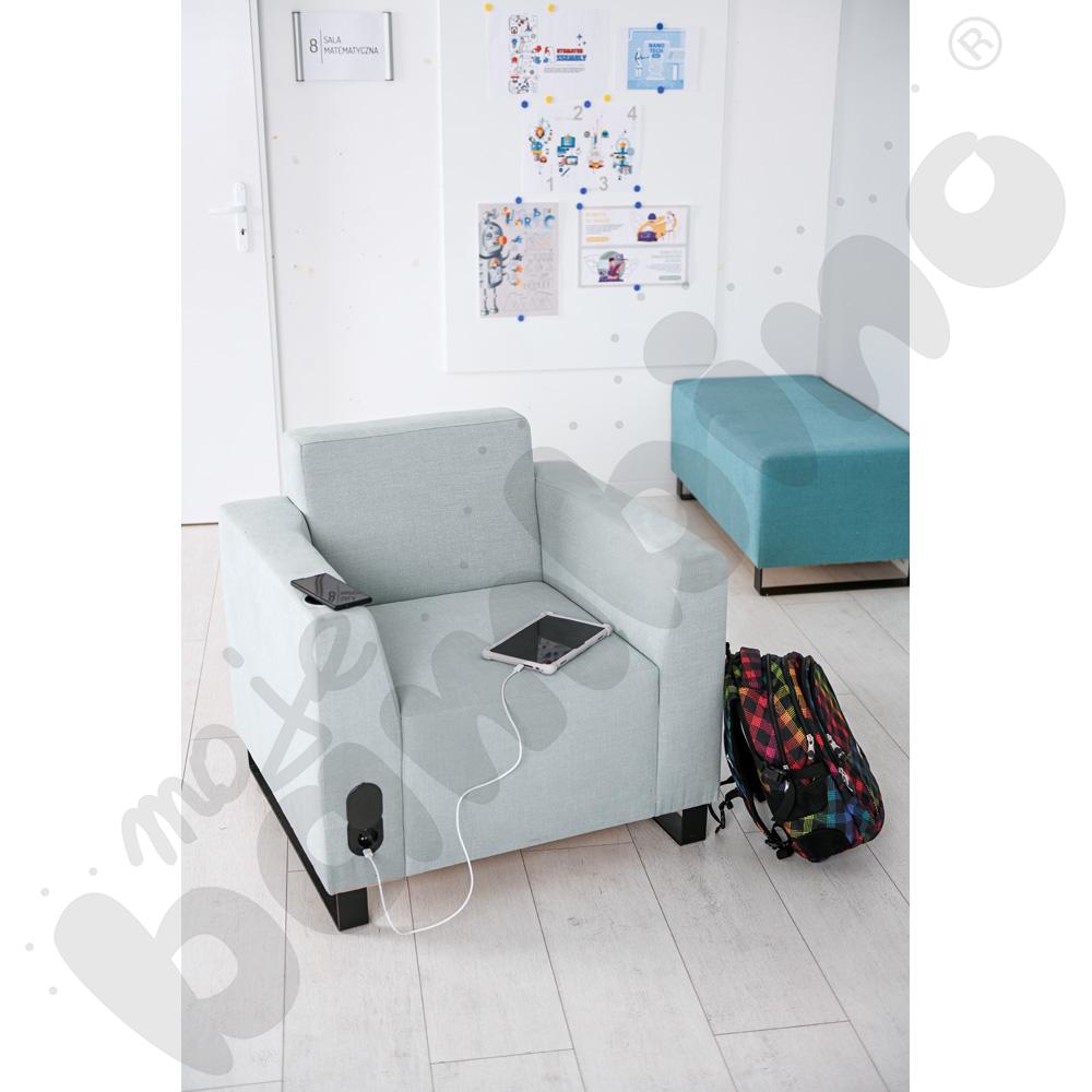 Fotel Universum wys. 82 cm, 2 boki niskie, lewy z gniazdkiem elektrycznym Schuko i indukcją, tkanina KG02