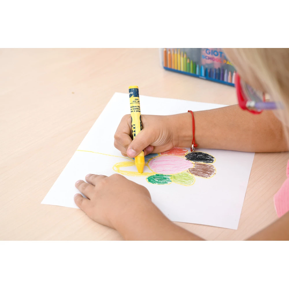 Zdjęcie pierwszych kredek dla dziecka