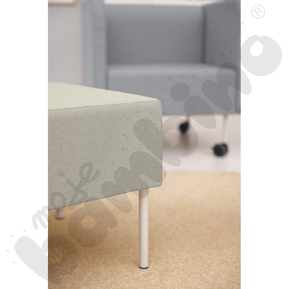 Pufa Versa 50x50 cm z plastikowymi stopkami, stelaż jasnoszary, tkanina RO37