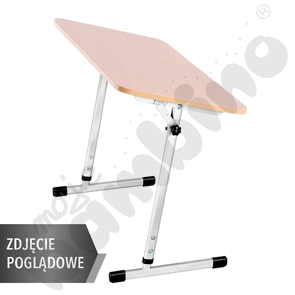 Stół T pochyły 100x50 rozm. 3–4, 1os., stelaż aluminium, blat klon 375, obrzeże ABS, narożniki proste Stół T pochyły 100x50 rozm. 3–4, 1os., stelaż aluminium, blat klon 375, obrzeże ABS, narożniki proste