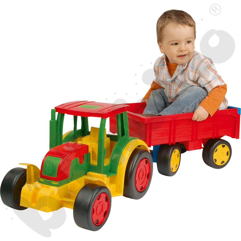Traktor gigant z przyczepą